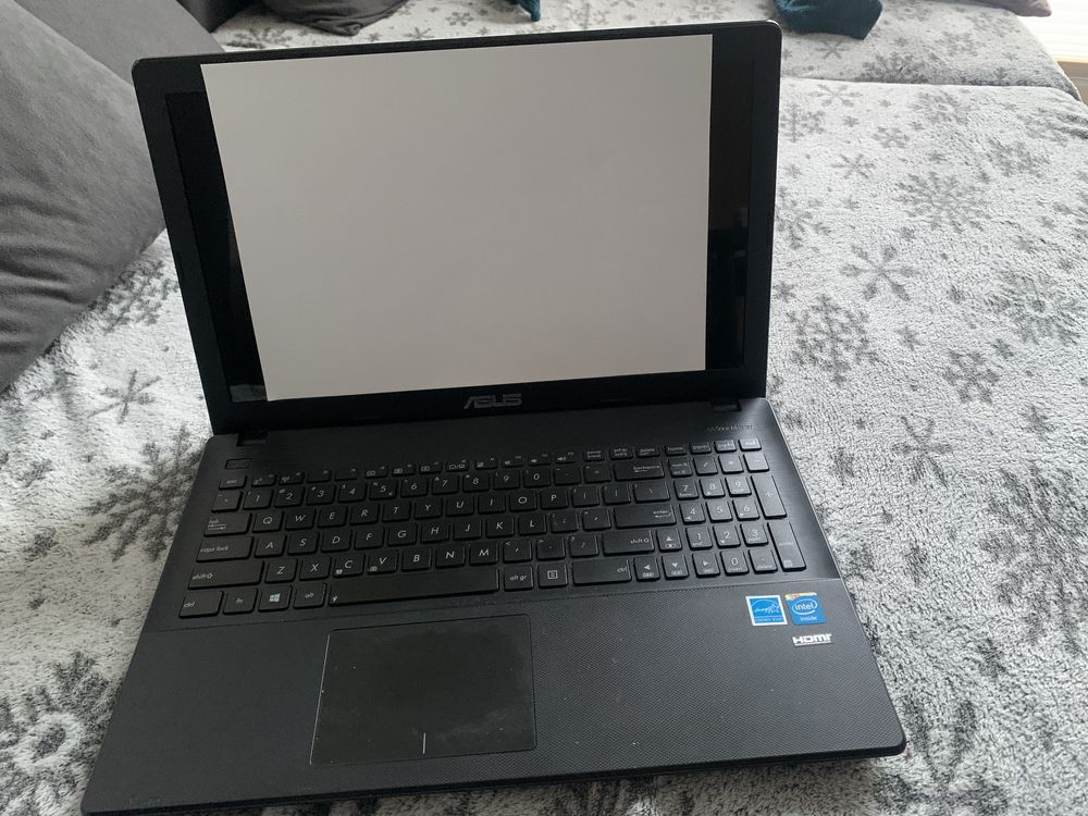 Laptop Asus R512C