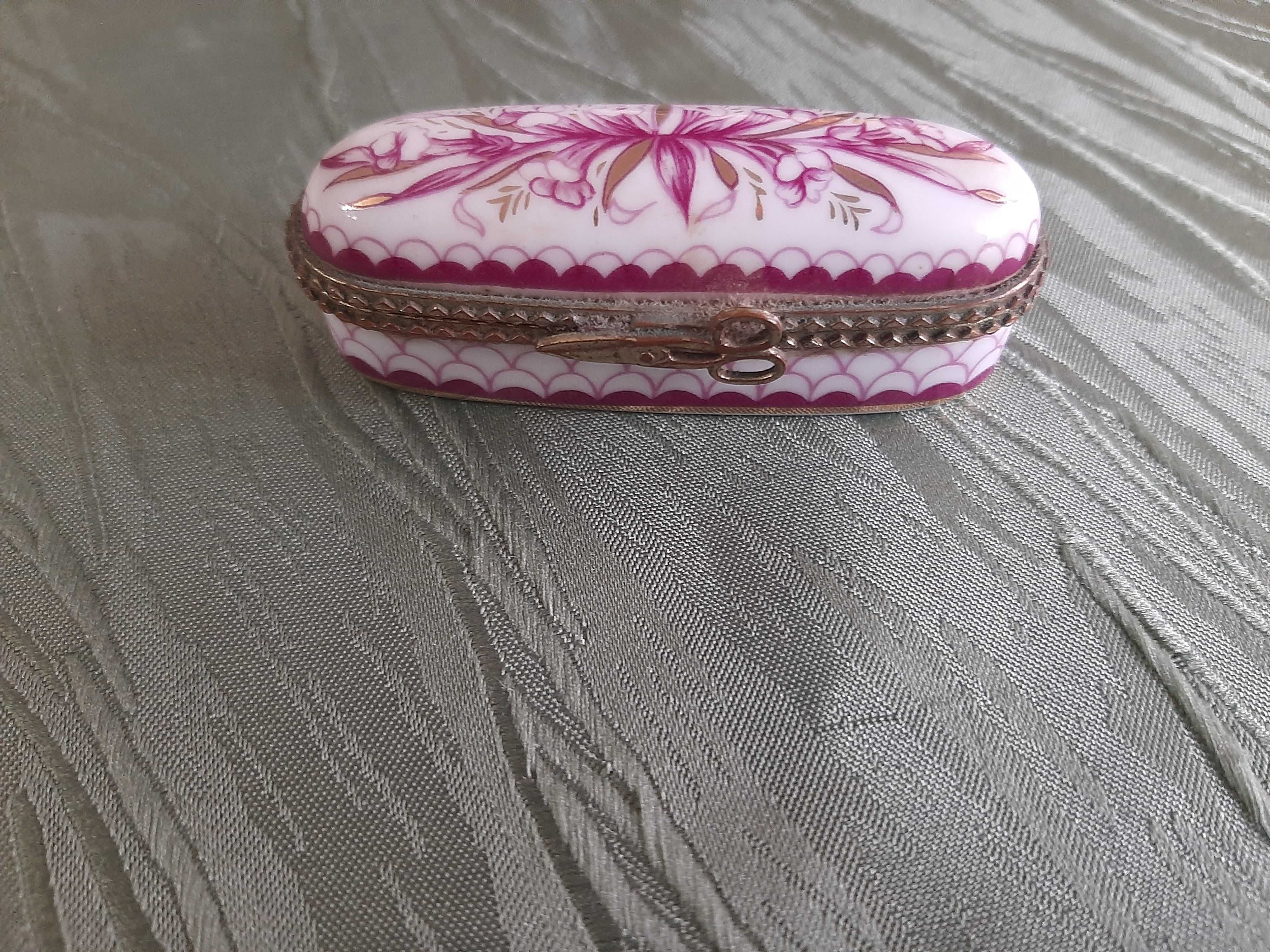 Caixa Porta agulhas em Porcelana da Porcel