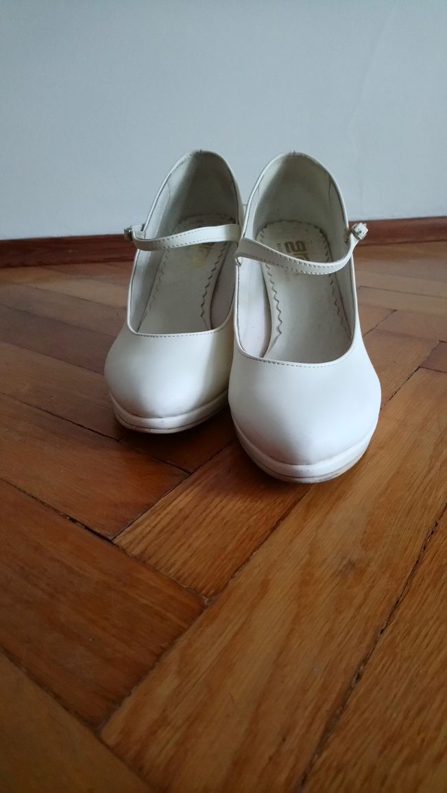 Buty 38 białe ślubne platforma