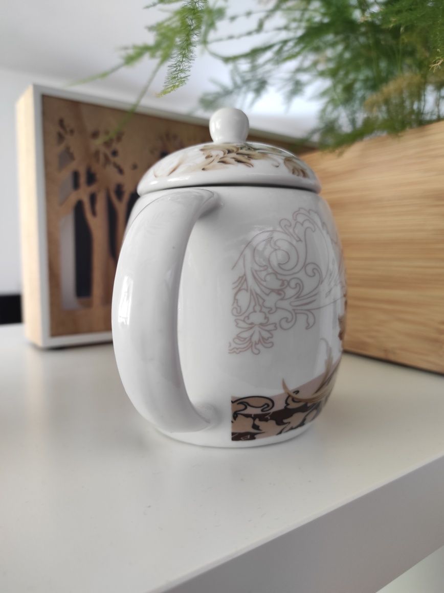 Mały dzbanuszek na herbatę lub mleko. Porcelana unikat