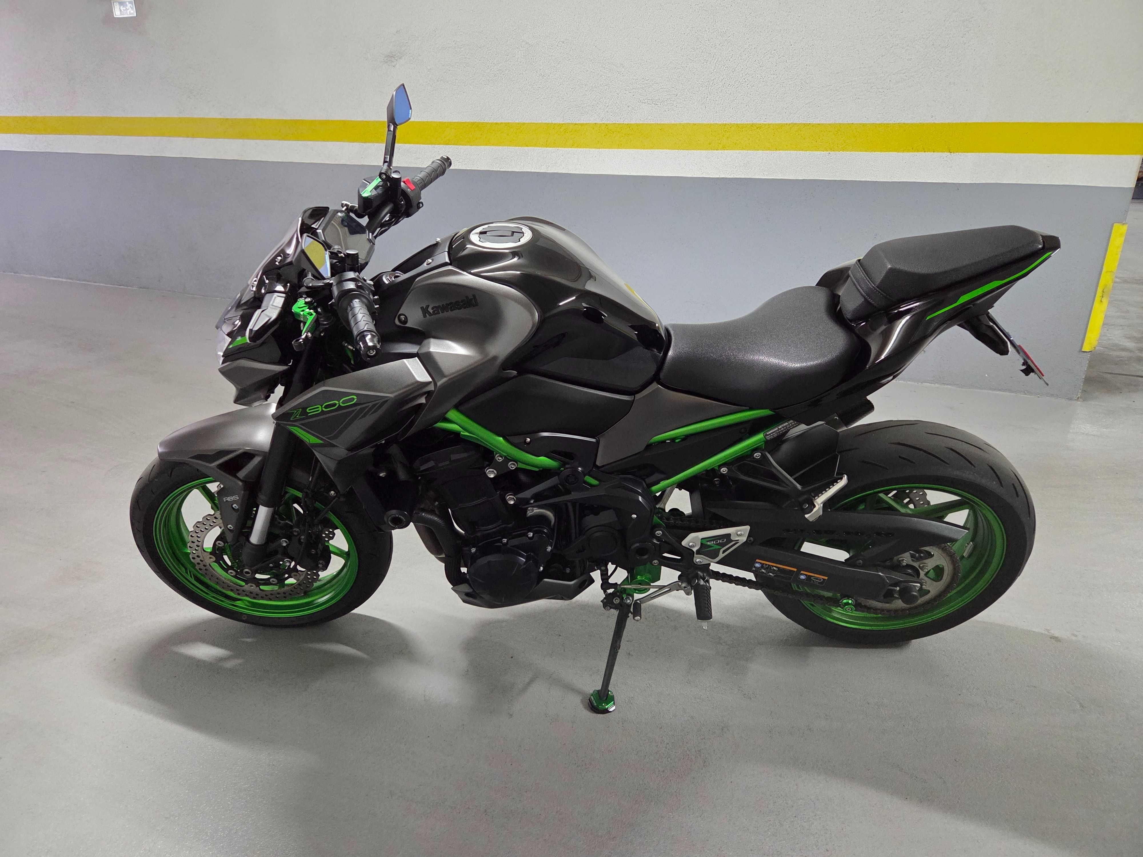 Kawasaki Z900 (35KW/carta A2), 2024, 6000km e garantia Kawasaki 10/27