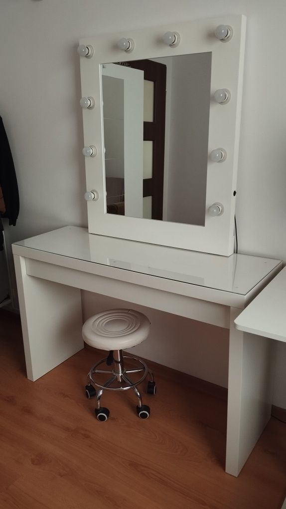 Toaletka MALM z lustrem i krzesłem