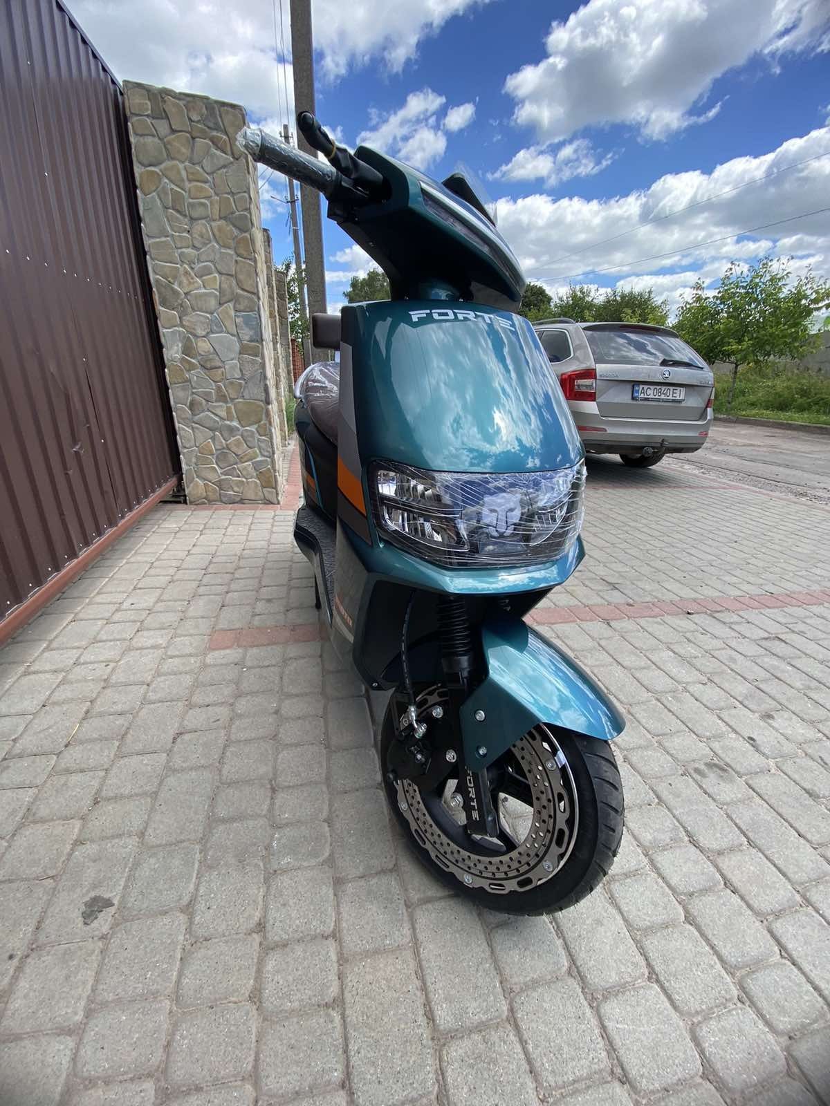 Электроскутер FORTE STRIKER