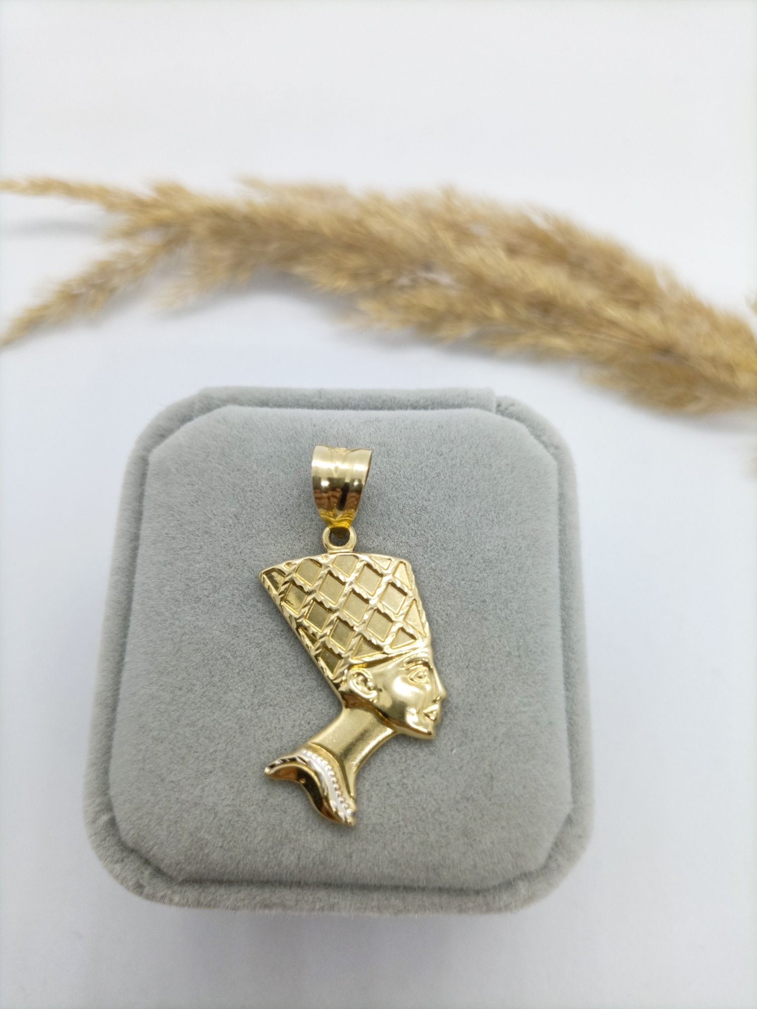 Zawieszka ze złota Nefretete, złoto 585
