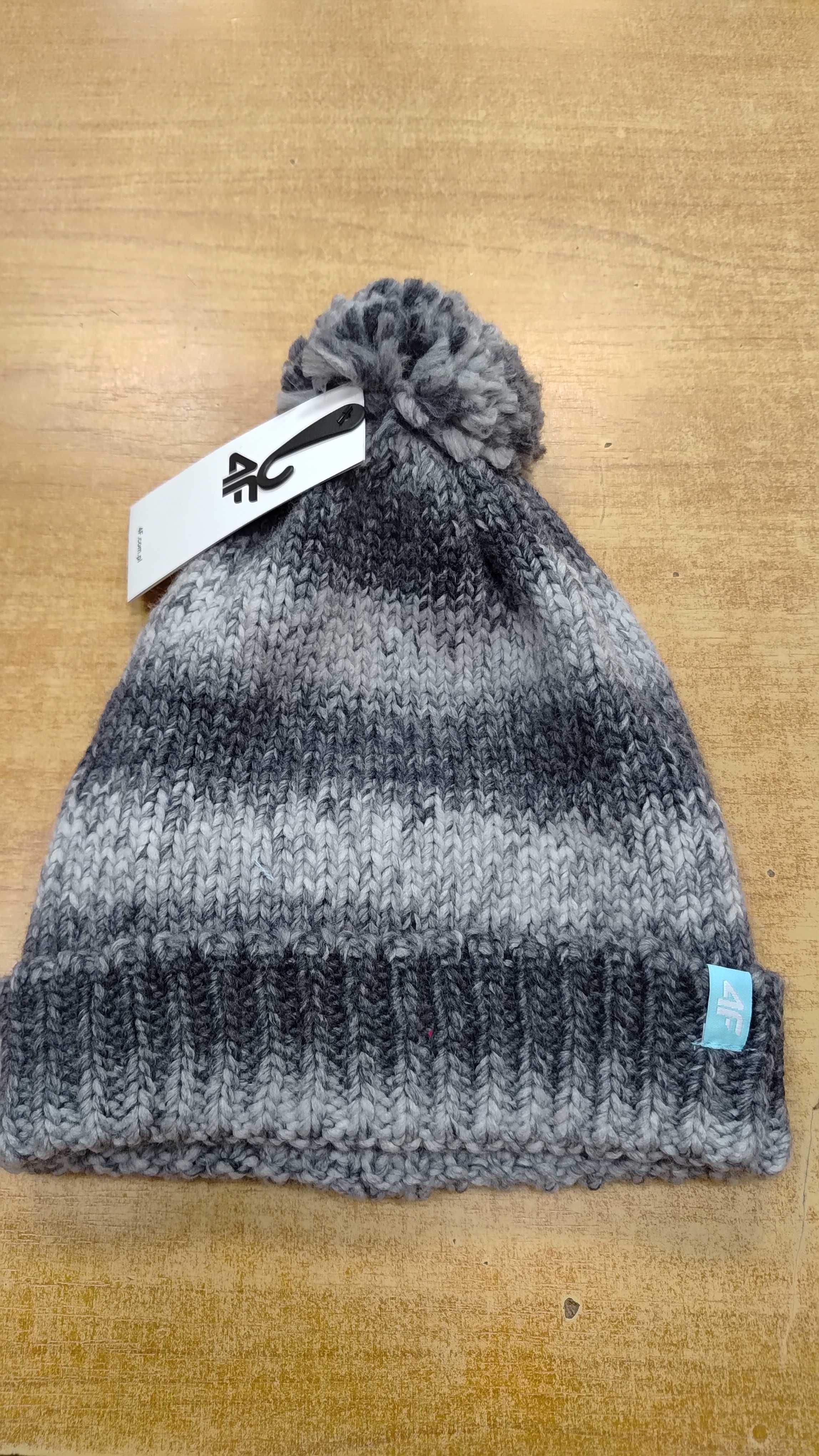 Czapka damska zimowa 4F ( L/XL )