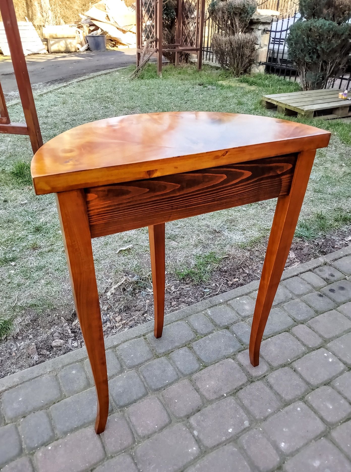 Konsola w stylu Biedermeier