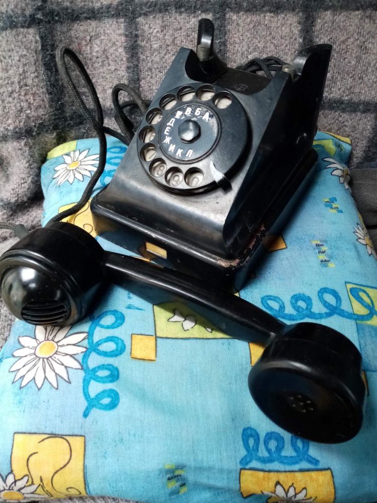 Продам старий старовинний радянський телефон