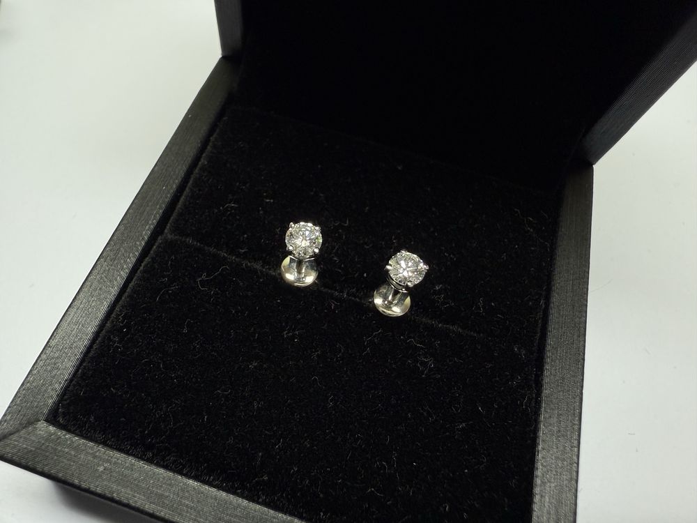 Сережки Tiffany пусеты 750 проба 1.57 грамм, бриллианты 0.48 ct F/VS