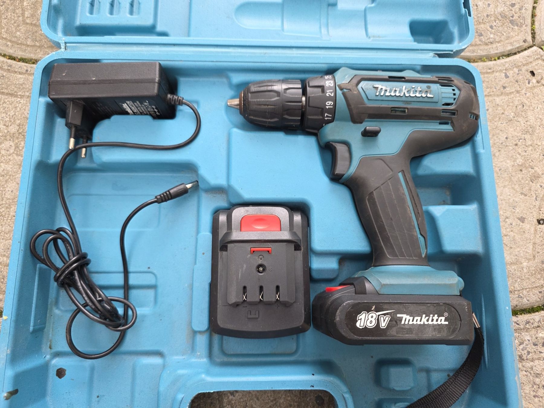 Шуруповерт акумуляторний Makita DF331D 18V