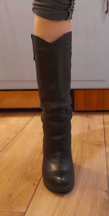 Чоботи (сапоги), жіночі, шкіряні, б/у, в доброму стані, безкоштовно