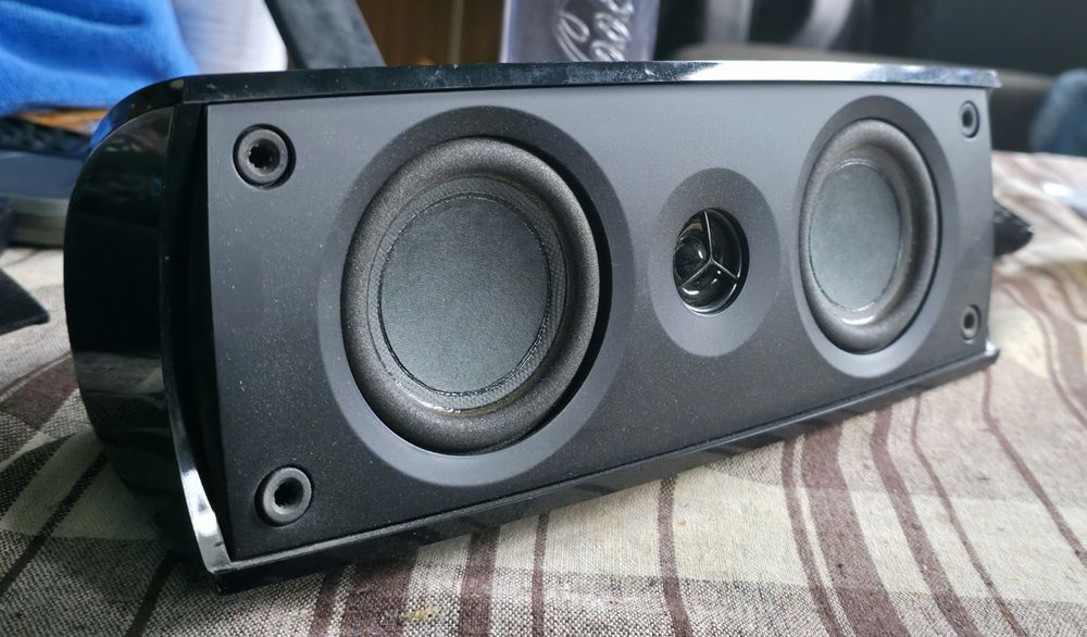 ONKYO głośnik centralny do kina domowego.