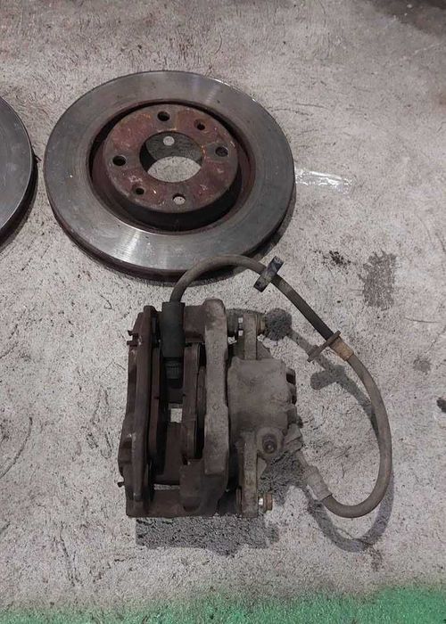 Hamulce klocki zacisk tarcze jarzmo jarzma peugeot 207 1.6 hdi 266mm