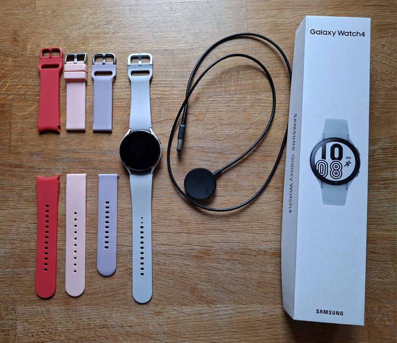 Samsung Galaxy watch 4 (44mm) silver + gratisy