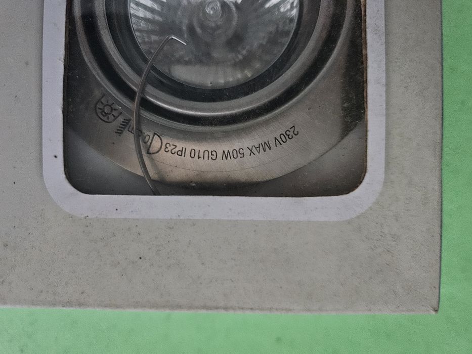 2 halogeny philips Nowe 230v