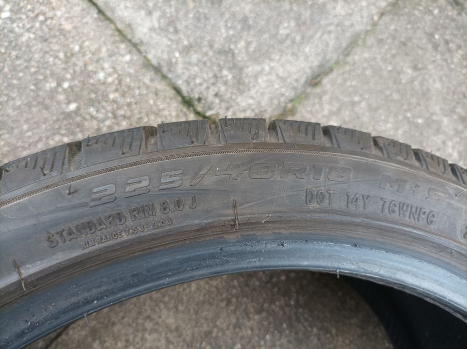Opony zimowe  225/40 R18