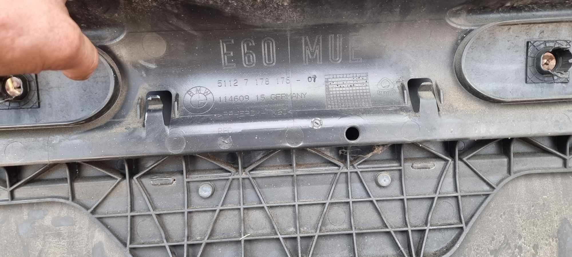Bmw 5 e60 lci zderzak tył pdc blacksaphire