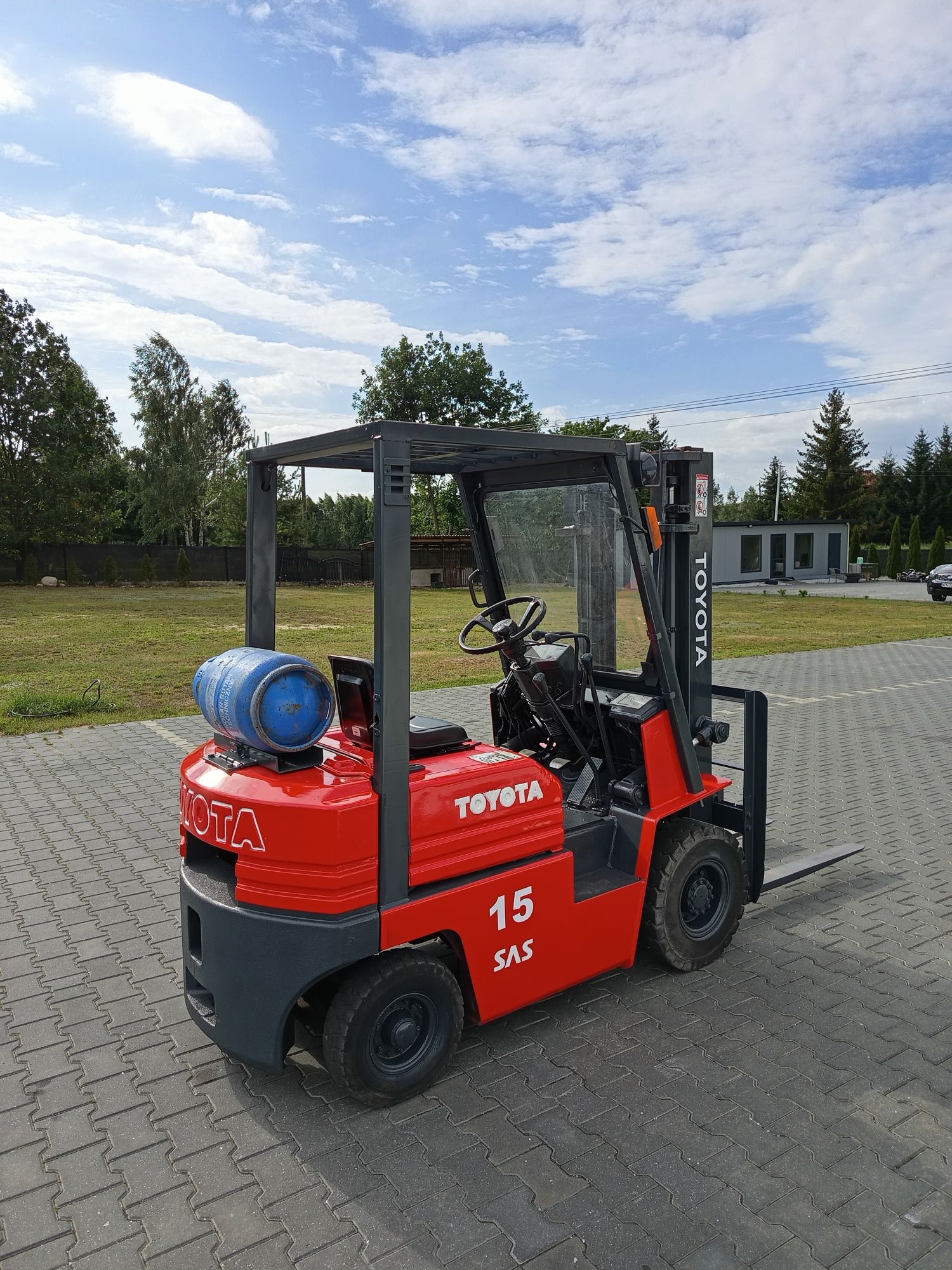 Sprzedam wózek widłowy Toyota 1,5 tony