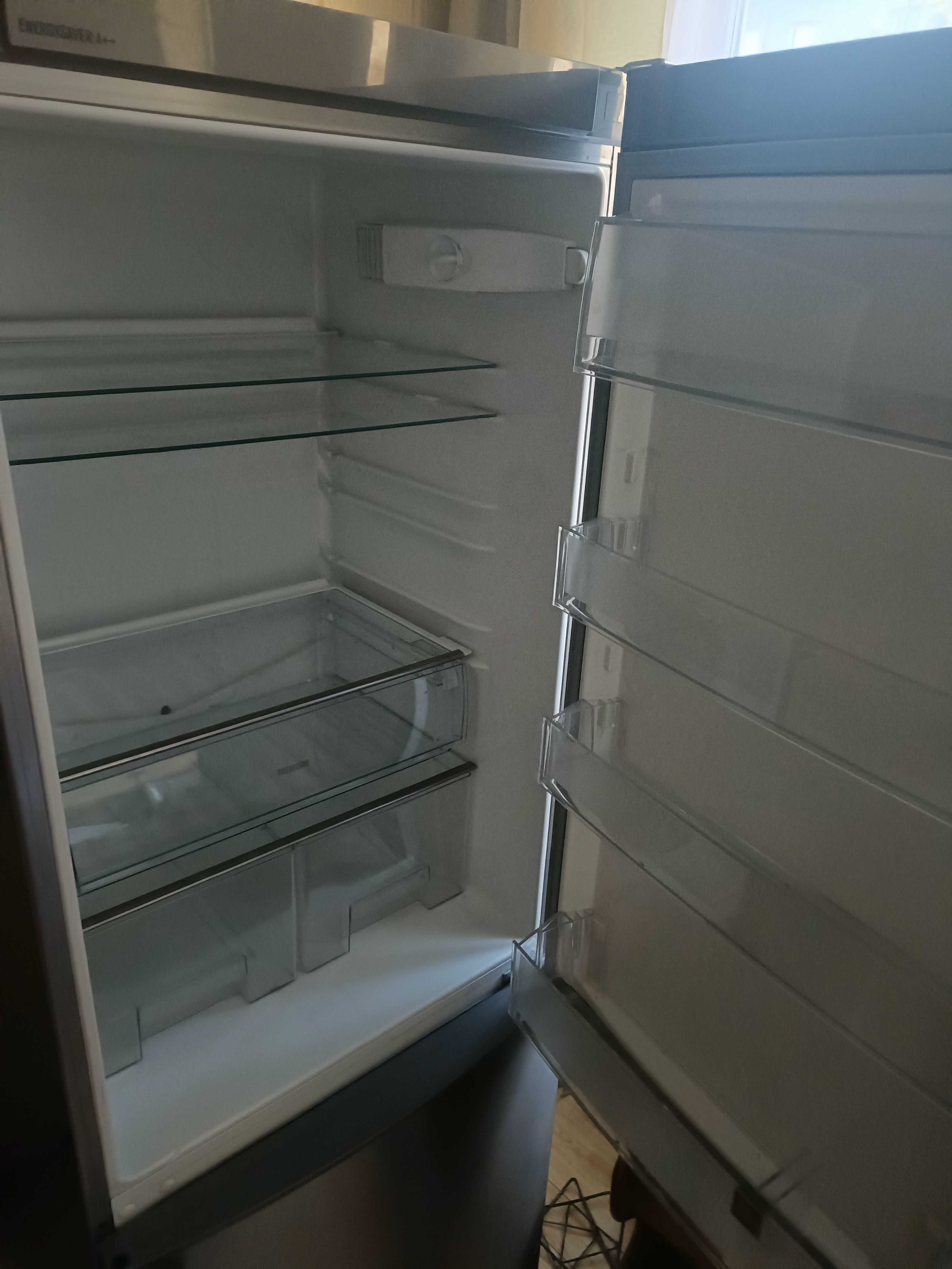 Lodówka Elektrolux 3 letnia Low Frost Model  EN3201MOX stan BDB 900