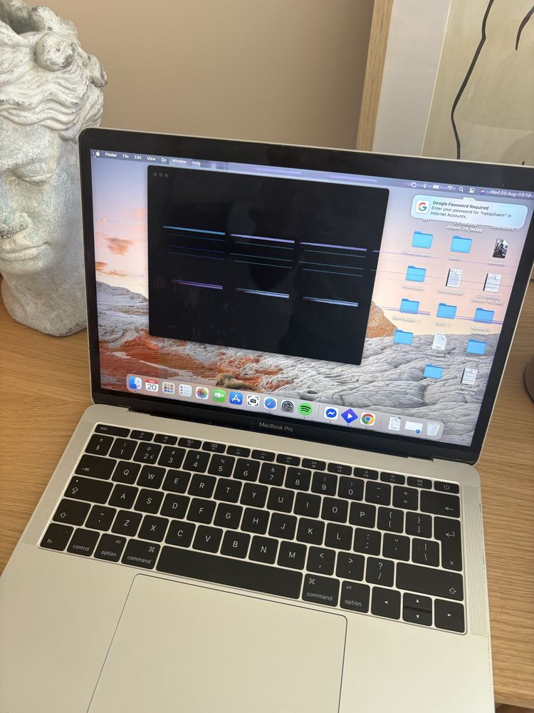 Macbook pro 2017 necessita troca de ecrã