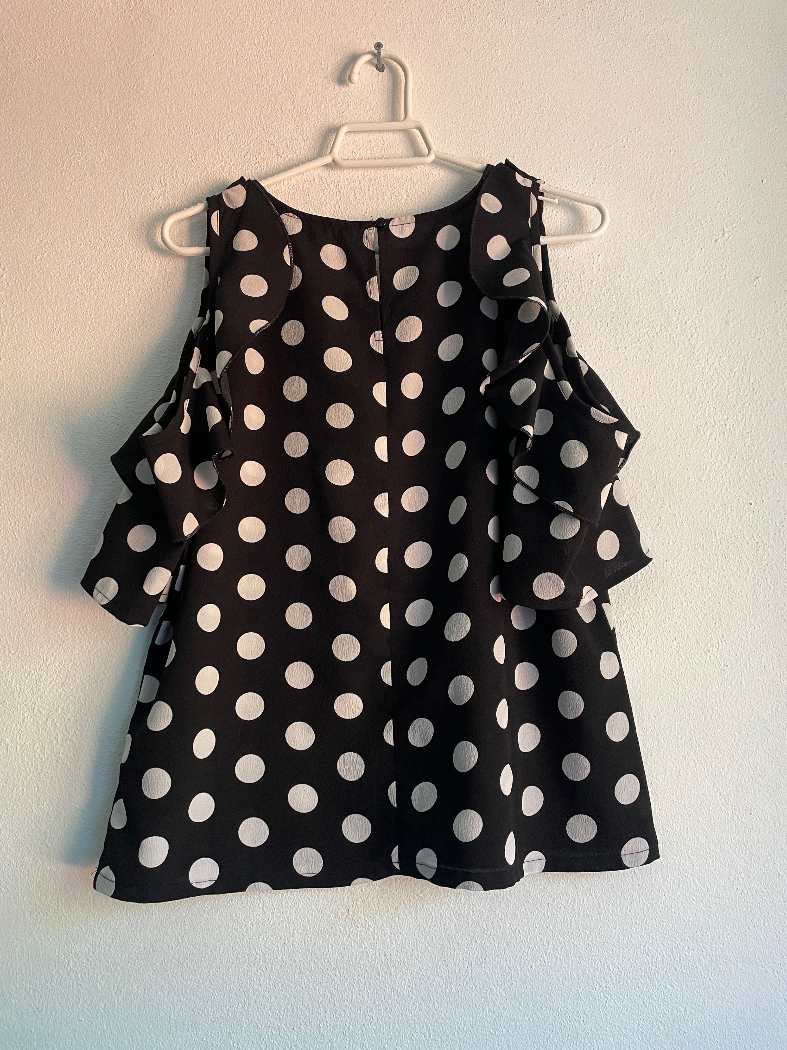Blusa preta c/ bolas brancas