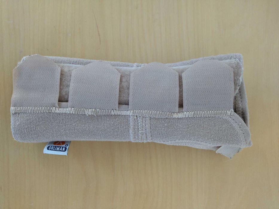 Ortótese de imobilização de pulso e polegar esquerda