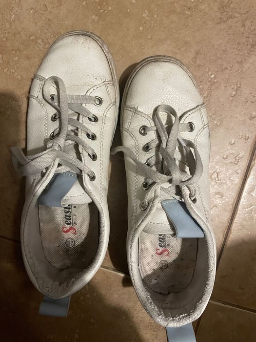 Кросівки безкоштовно