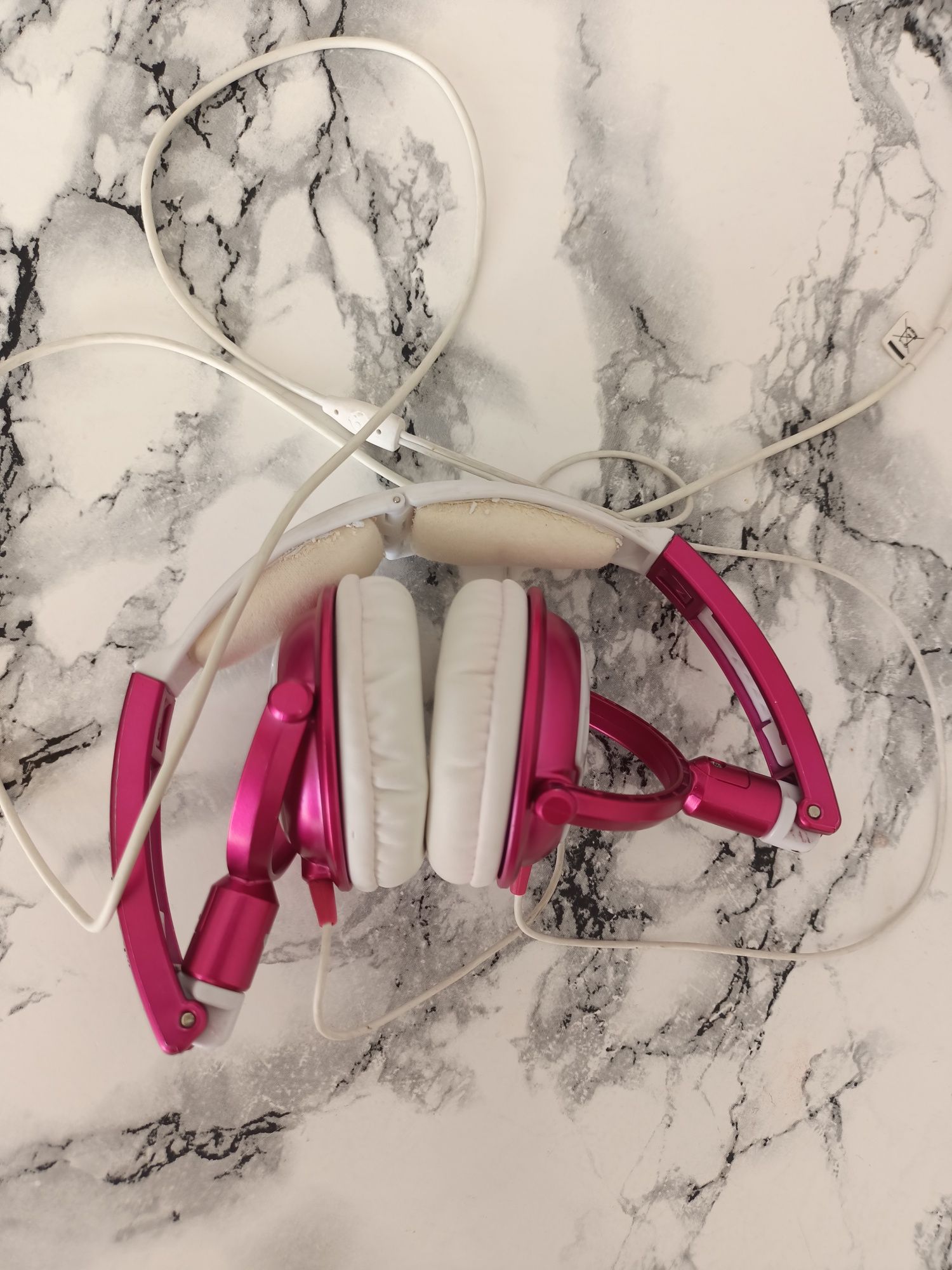 Навушники SkullCandy Lowrider Pink

Залишит