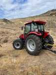 Trator Case com arado, freze e enfardadeira