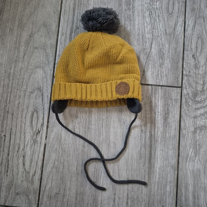 Musztardowa czapka jesienno zimowa dla chlopca, wiązana, r 1-3 lata