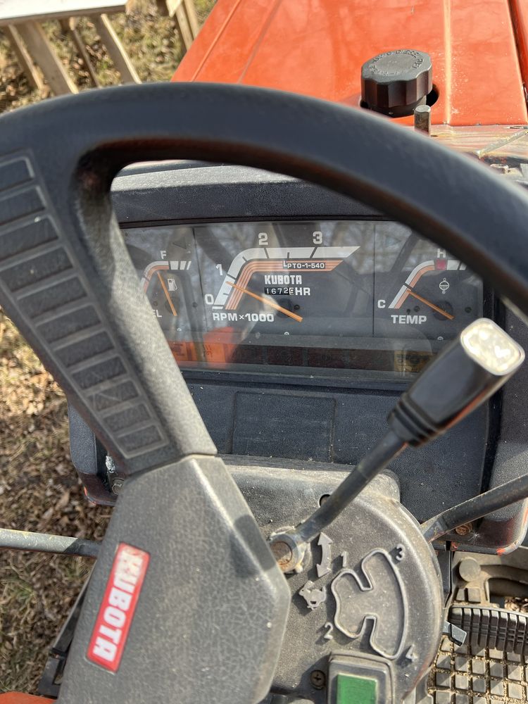 Kubota L-215 ,кубота