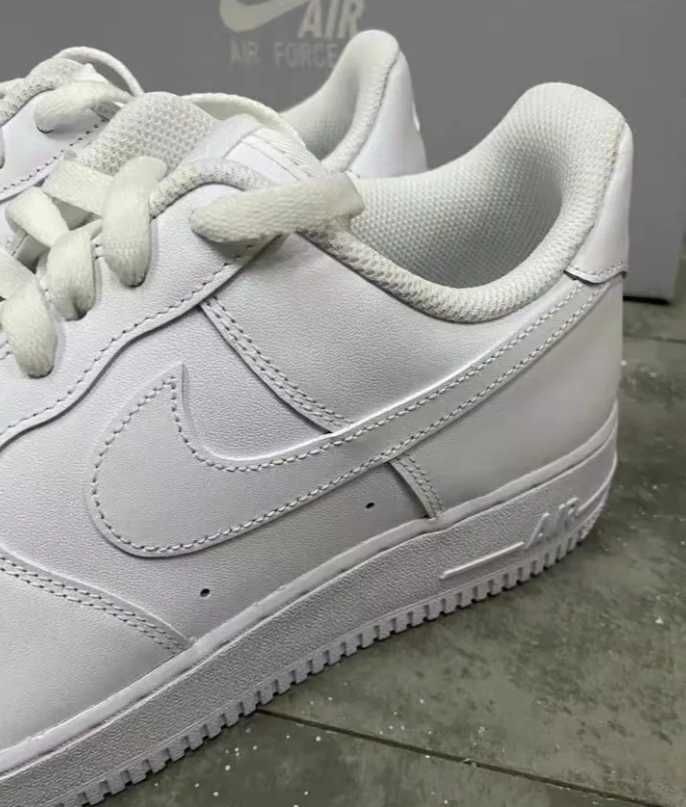 Uniseks/Trampki/Damskie/Nike Air Force 1 Low '07 White R.44