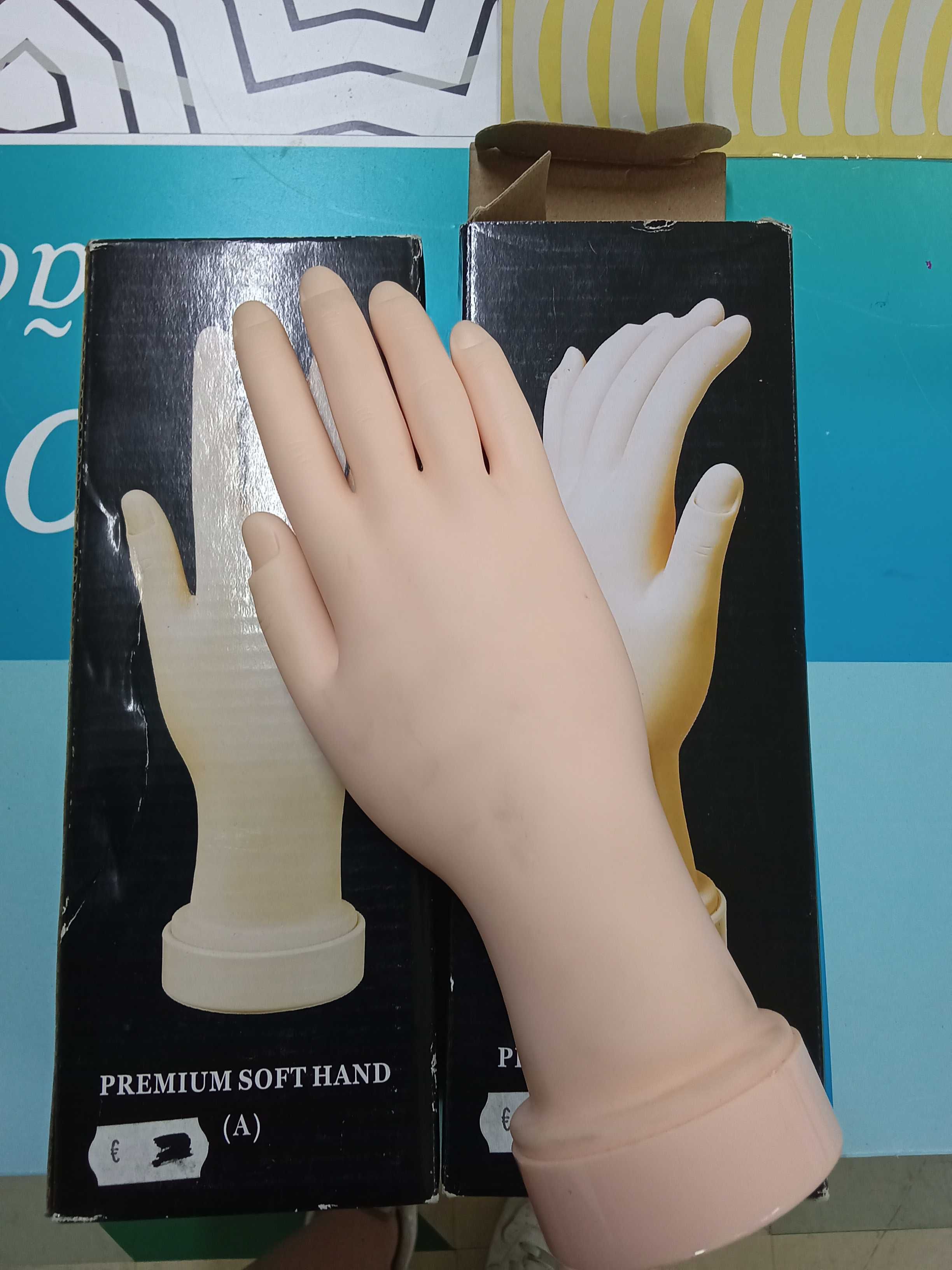 Mão silicone para unhas