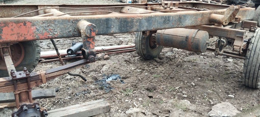 Продам прицеп 2птс4 по запчастинам
