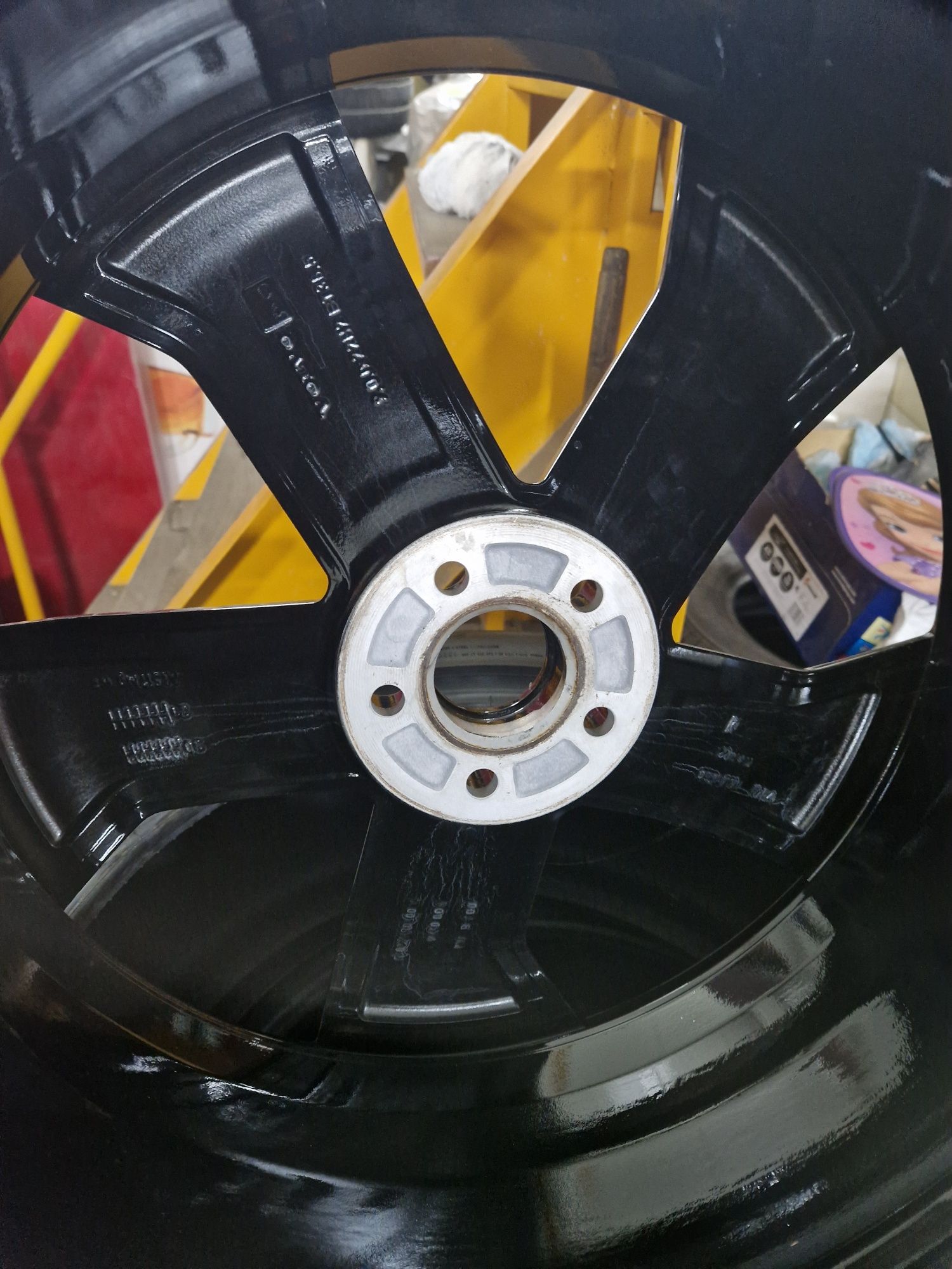 Oryginalne Felgi Volvo XC-90 22cale 9J 5x108 et38,5 Jak Nowe