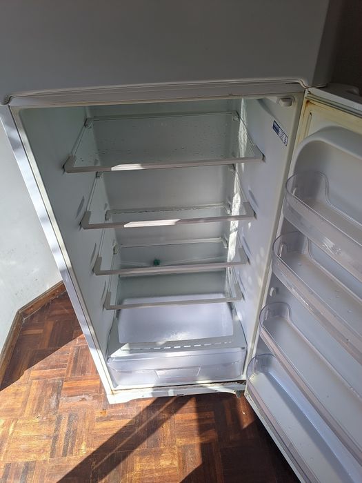 Frigorífico Indesit 318L