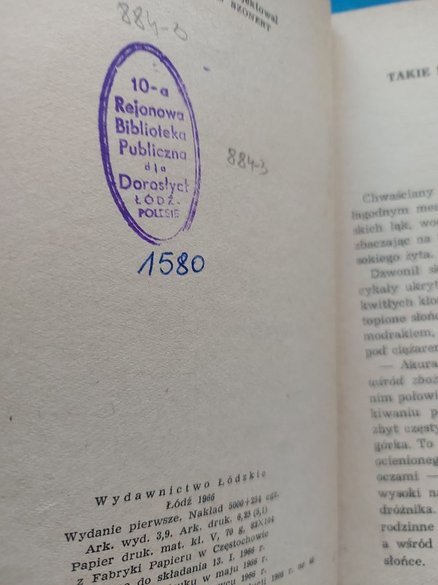 książka Pod kwitnącymi kasztanami 1966r literatura piękna