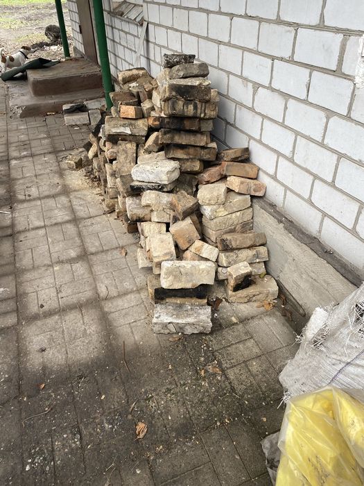 Віддам безкоштовно  червону цеглу