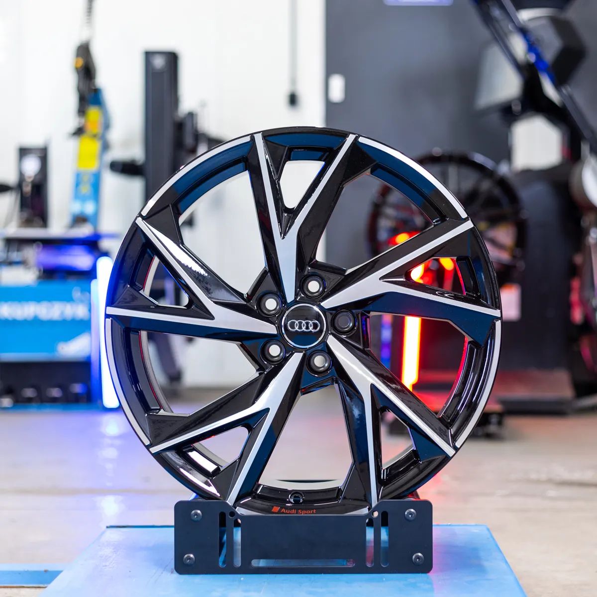 ORYGINALNE Felgi aluminiowe Audi 20" R8