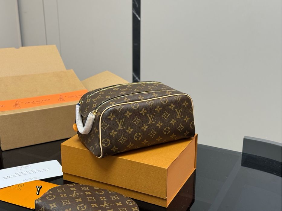 косметичка Louis Vuitton