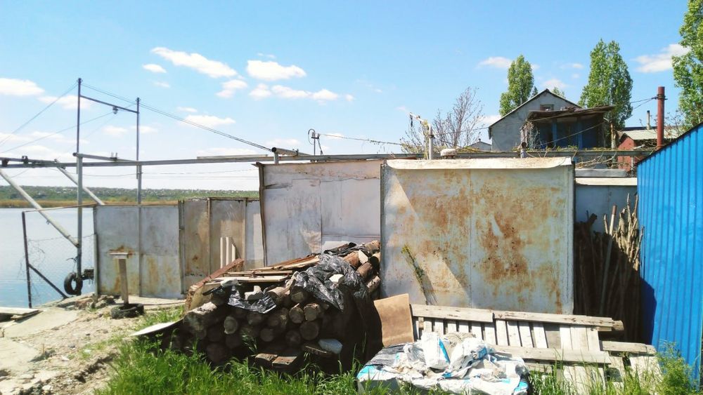 Продается 2 места на 5 Причале у самой воды.