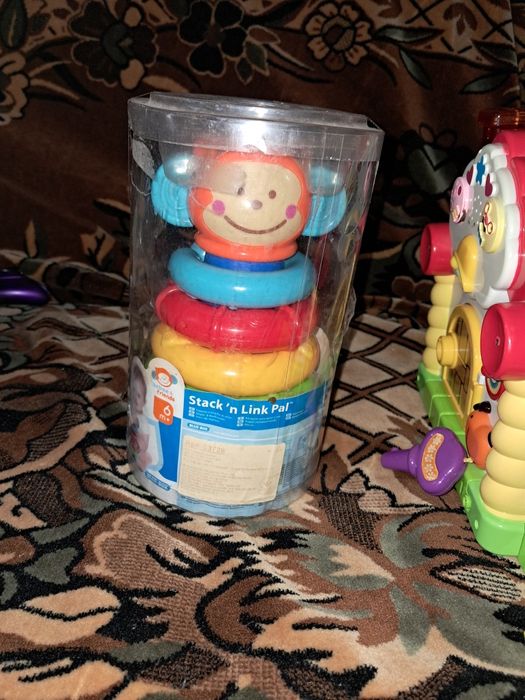 Розвиваючі іграшки будинок та пірамідка