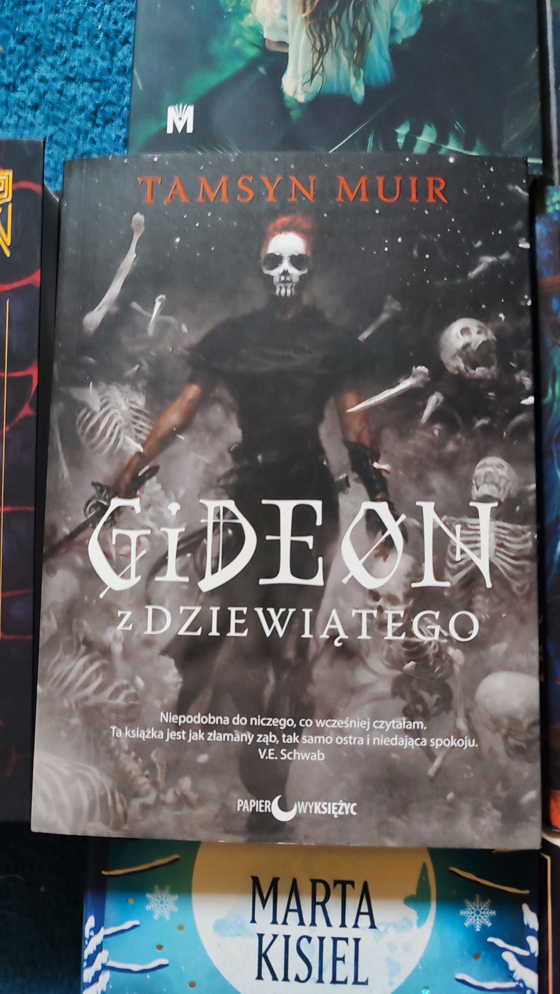 Zestaw 13 książek fantasy Smocze Kryształy Luienna Gołoborze Gideon