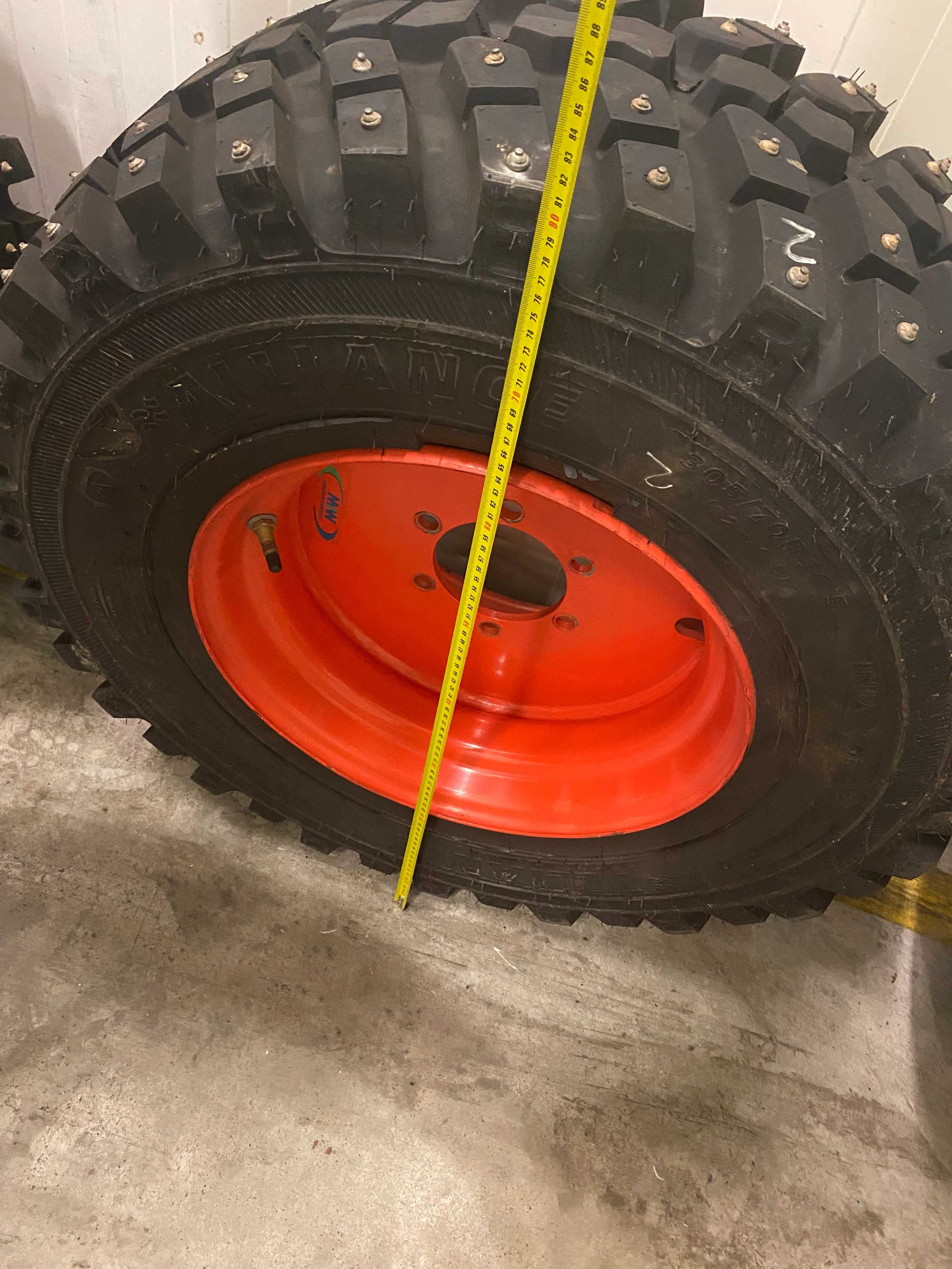 Felgi z oponami trawiastymi(G2) 2x460/70/24,2x305/70/16,5 Kioti Kubota
