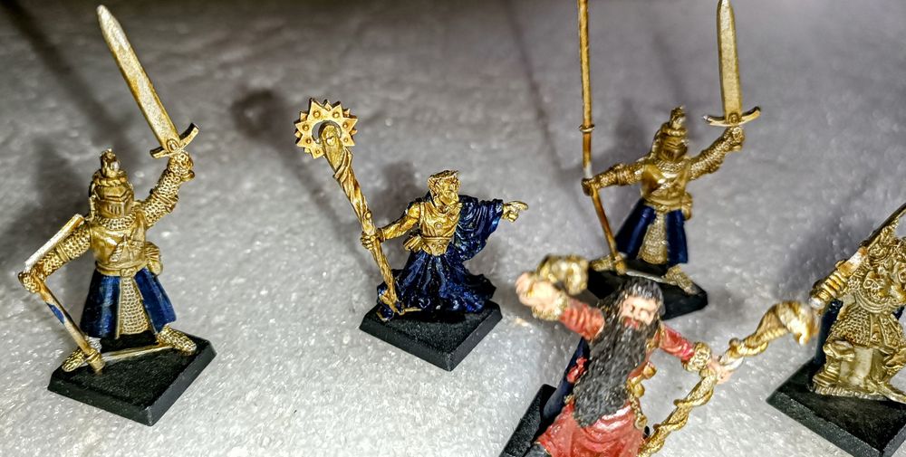 5 Mini figuras fantasia com base de chumbo