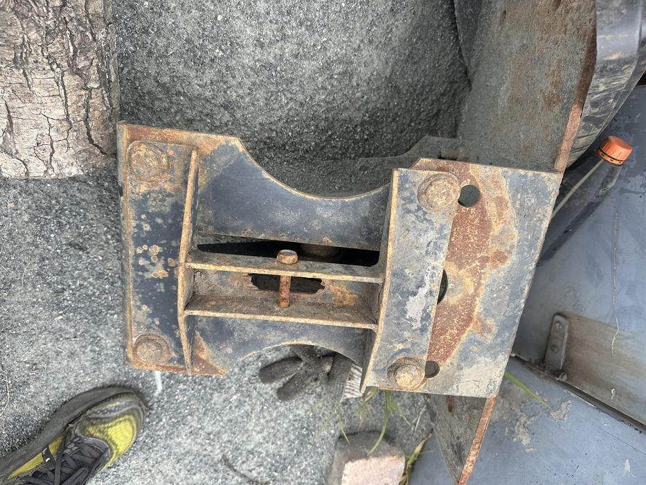 Кріплення запаски даф