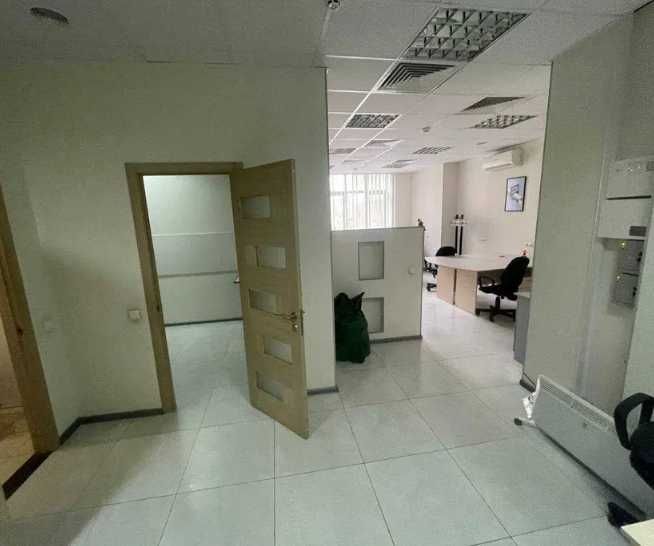 Оренда, офісне приміщення з ремонтом, окремий вхід, нф, 60 кв.м, метро