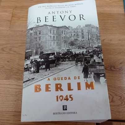 vendo livro A queda de Berlim 1945