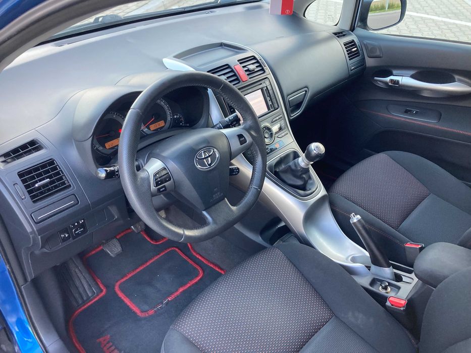 TOYOTA AURIS 2.0 D4D 2011 niski przebieg