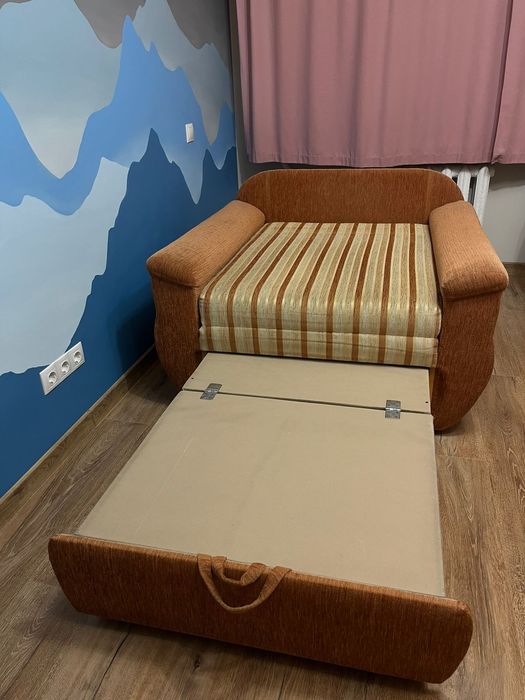 Крісло в чудовому стані, як нове.