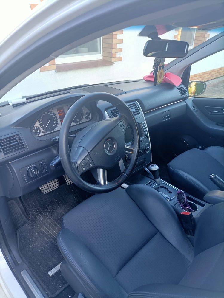 Mercedes B Klasa B200